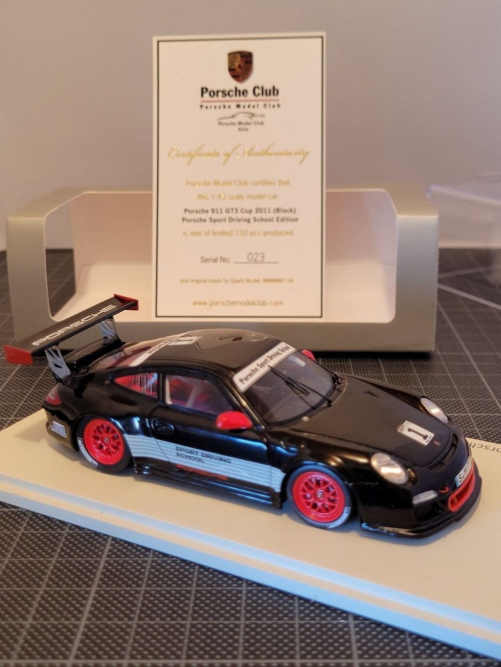 Porsche Modellini d'auto: Porsche 911 GT3 CUP 2011 – Nuovo e nell'imballaggio originale da Chézard-St-Martin venduto da AlPat-Collections 1