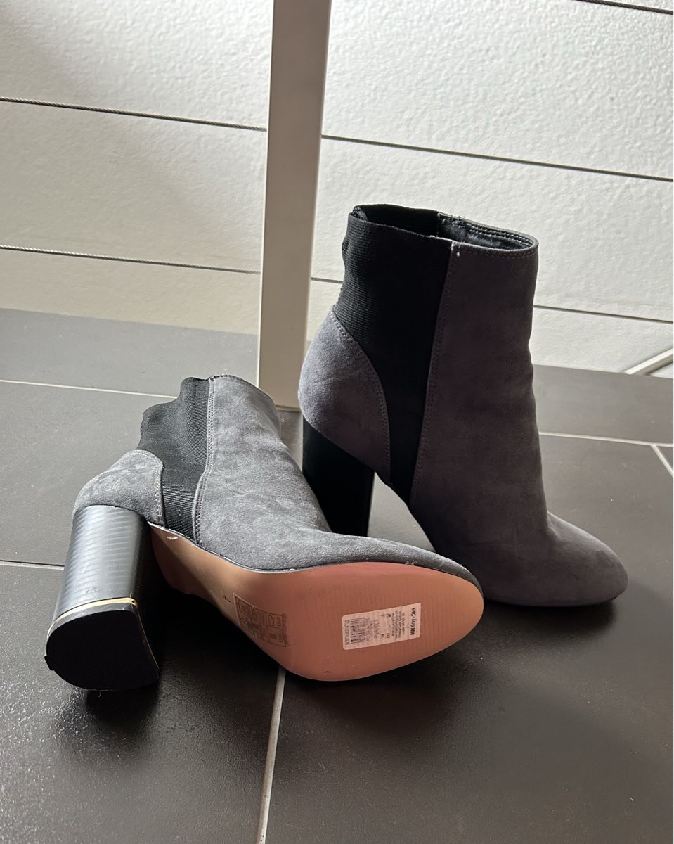 Scarpe da donna: Graue Wildleder Stiefeletten mit Absatz Gr. 37 – Nuovo (secondo la descrizione) da Au ZH venduto da ber_2mtp 4