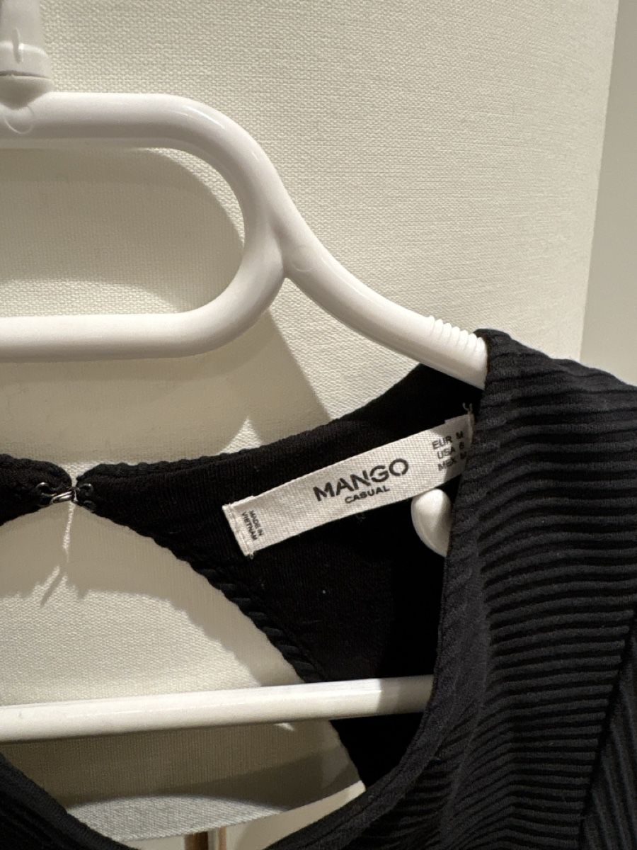 Mango Vestiti: Robe noire Mango – Usato da Zürich venduto da col_w79f 2
