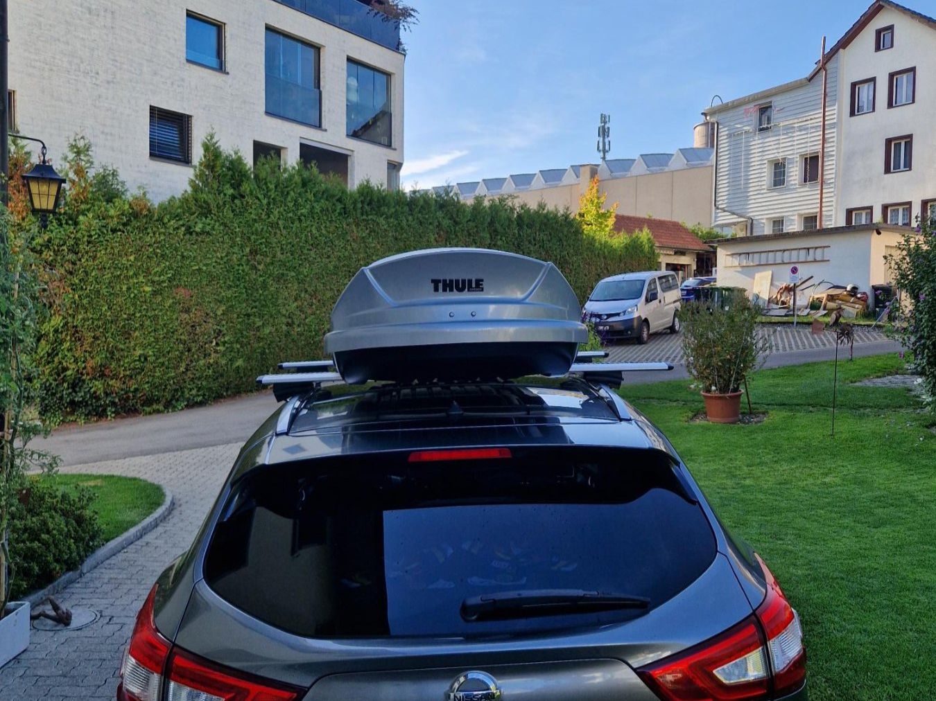 Thule Box da tetto: Dachbox Thule inkl Träger – Usato da Richterswil venduto da Sifon 3