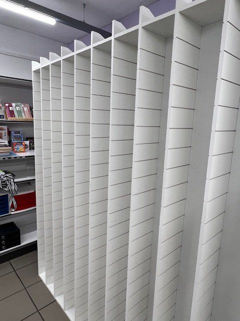 Étagères: Regal mit kleinen Fächern und Schubladen – D'occasion à Bösingen par Guesli1 3