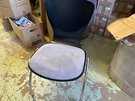 neuer Stapelstuhl Sitzpolster in schwarz/ grau