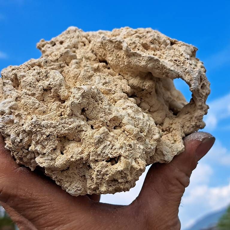 Minerali & Pietre curative: Tuffstein Dekoration Naturstein Tuff – Usato da Niederwil SO venduto da Eldinel