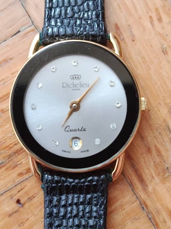 Orologi: Jolie montre à quartz de Richelieu – Usato da Le Mont-sur-Lausanne venduto da Mont-sur-Lausanne
