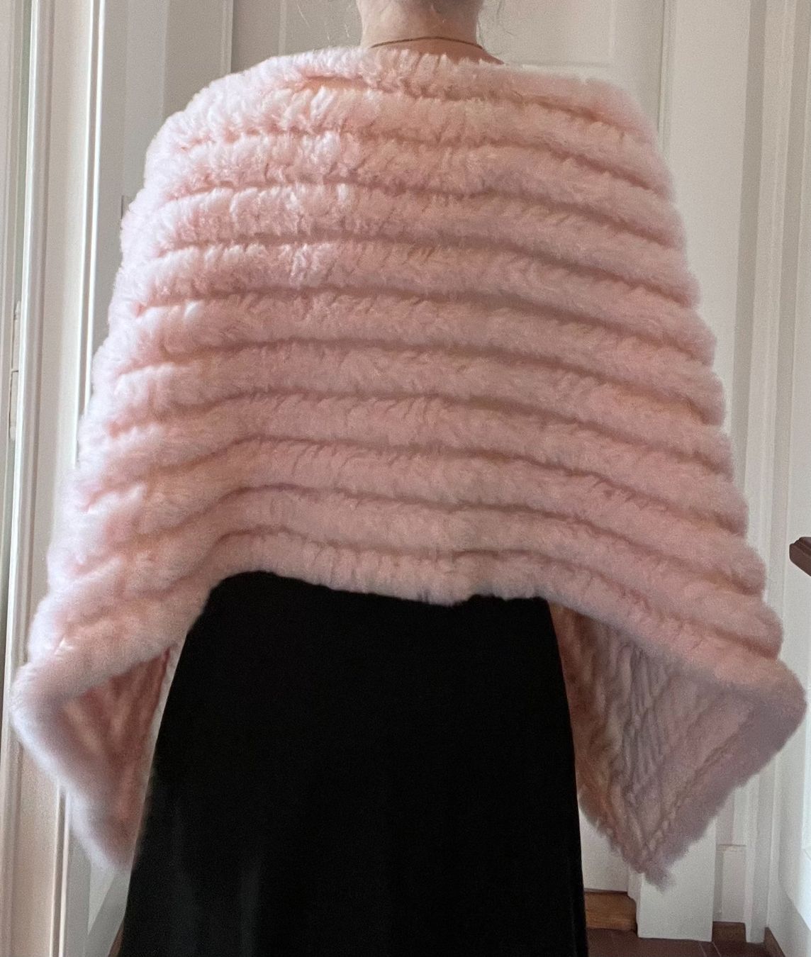 Altro in Moda donna: Poncho élégant cachemire rose pâle pour soirée – Nuovo e nell'imballaggio originale da Pully venduto da Artemisya 9