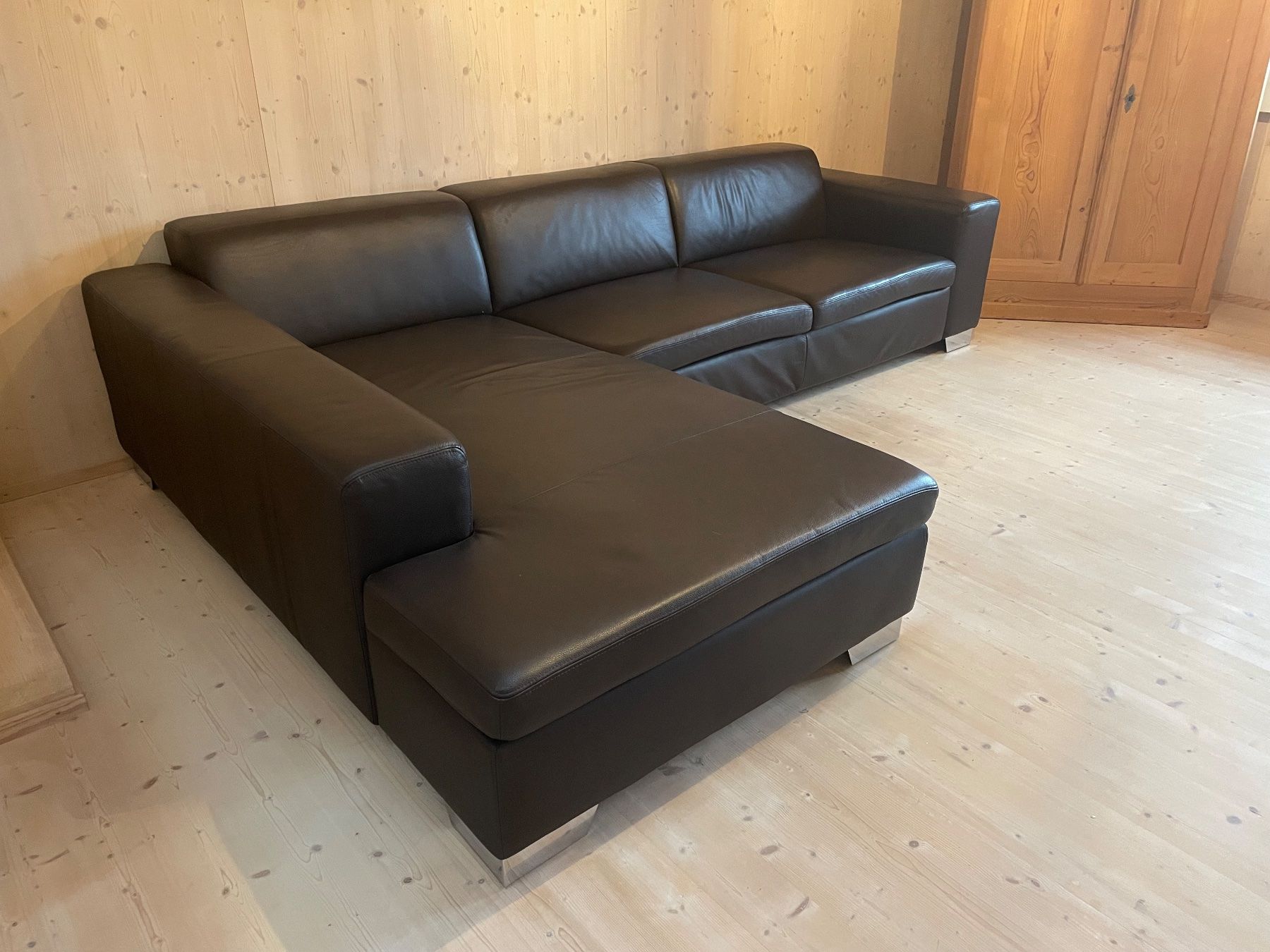 Divani: Ecksofa aus Leder mit Longchair rechts – Usato da Oberkulm venduto da kat_x568 1