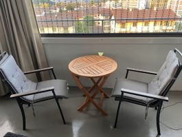 Balkonmöbel Set Stühle Tisch  Holz Metall Outdoor gut erhalt