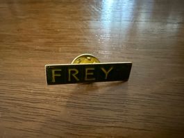 Anstecknadel Frey Mode Plus Basel gebraucht guter Zustand