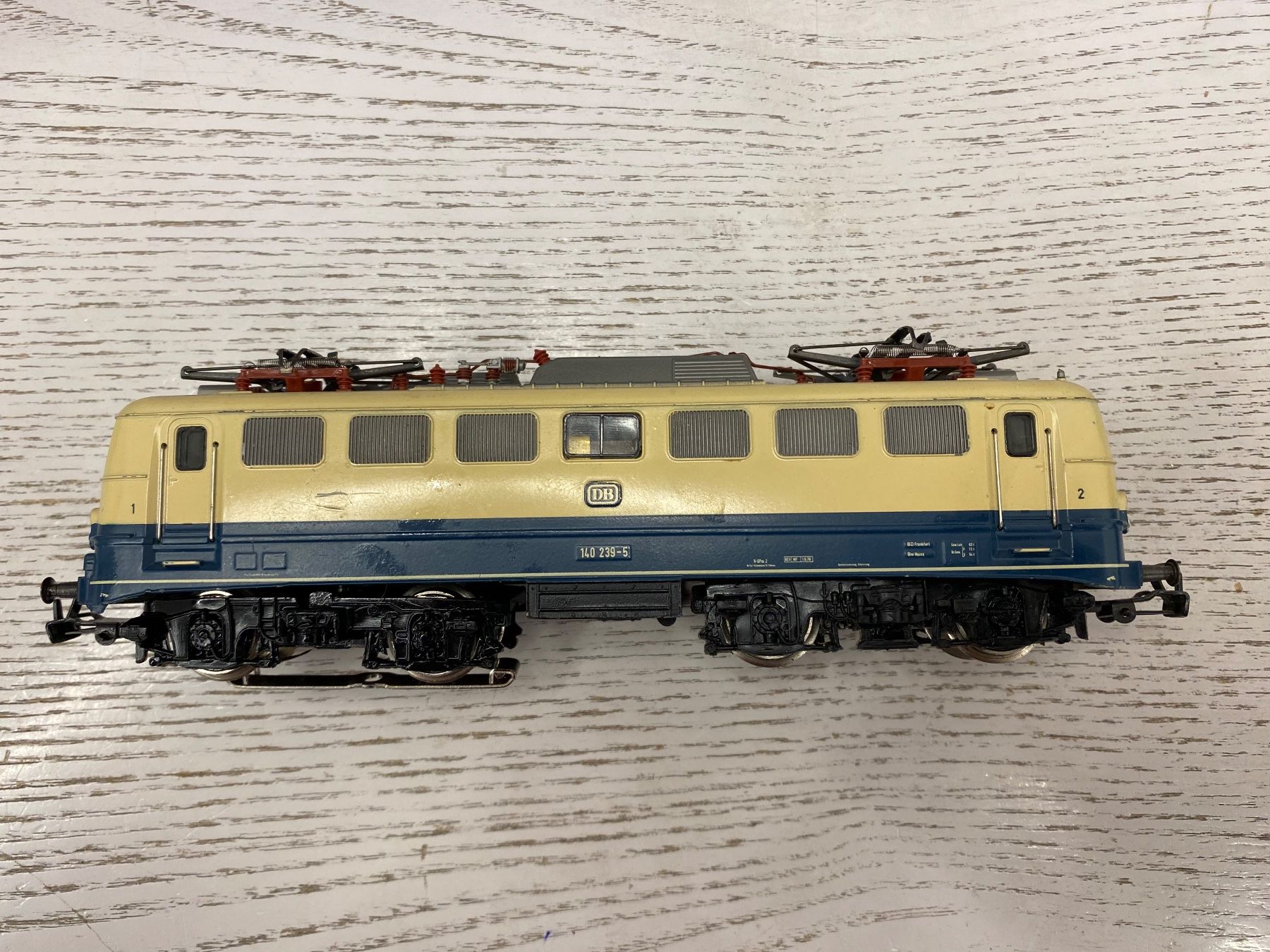 Märklin Modellini di ferrovie: Märklin 3156 DB BR 140 – Usato da Lupsingen venduto da New-Haven 1