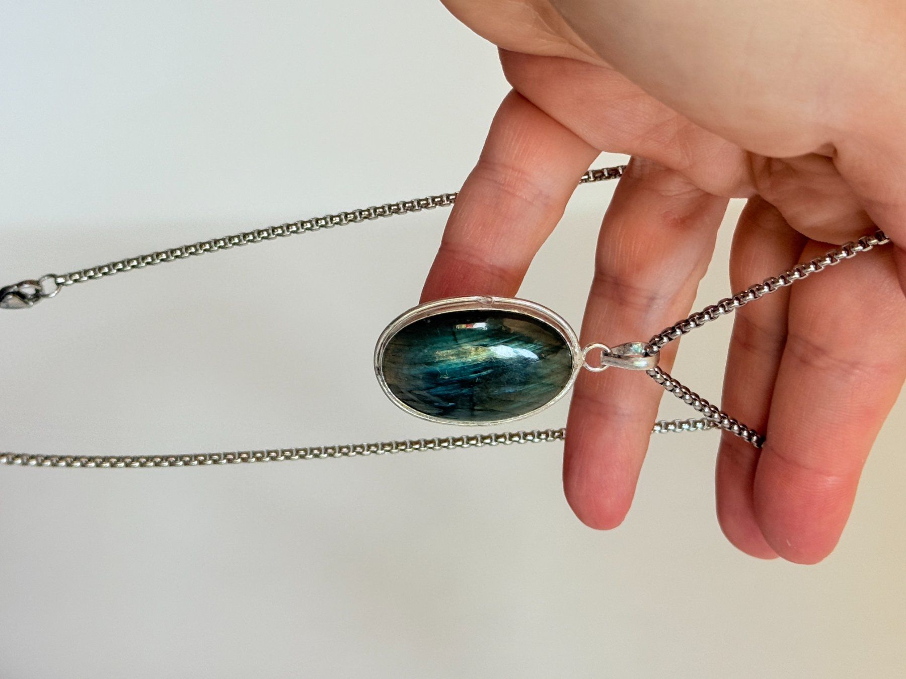 Ketten: Collier avec labradorite - Élégant & Naturel! – Neu und originalverpackt aus Genève von AWWA 5