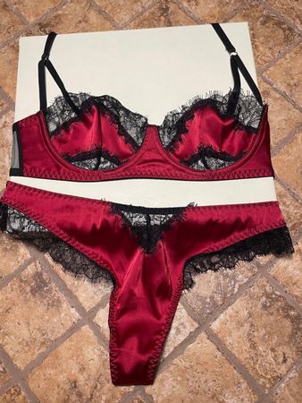 Lusso elegante set di raso con bel pizzo-S/M-nuovo