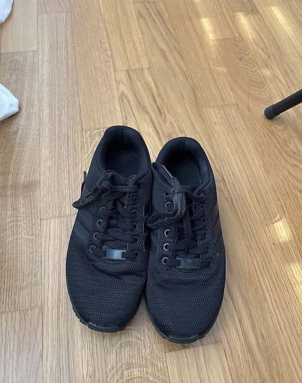 Chaussures hommes: Basket Adidas  – D'occasion à Lausanne par Mbama23