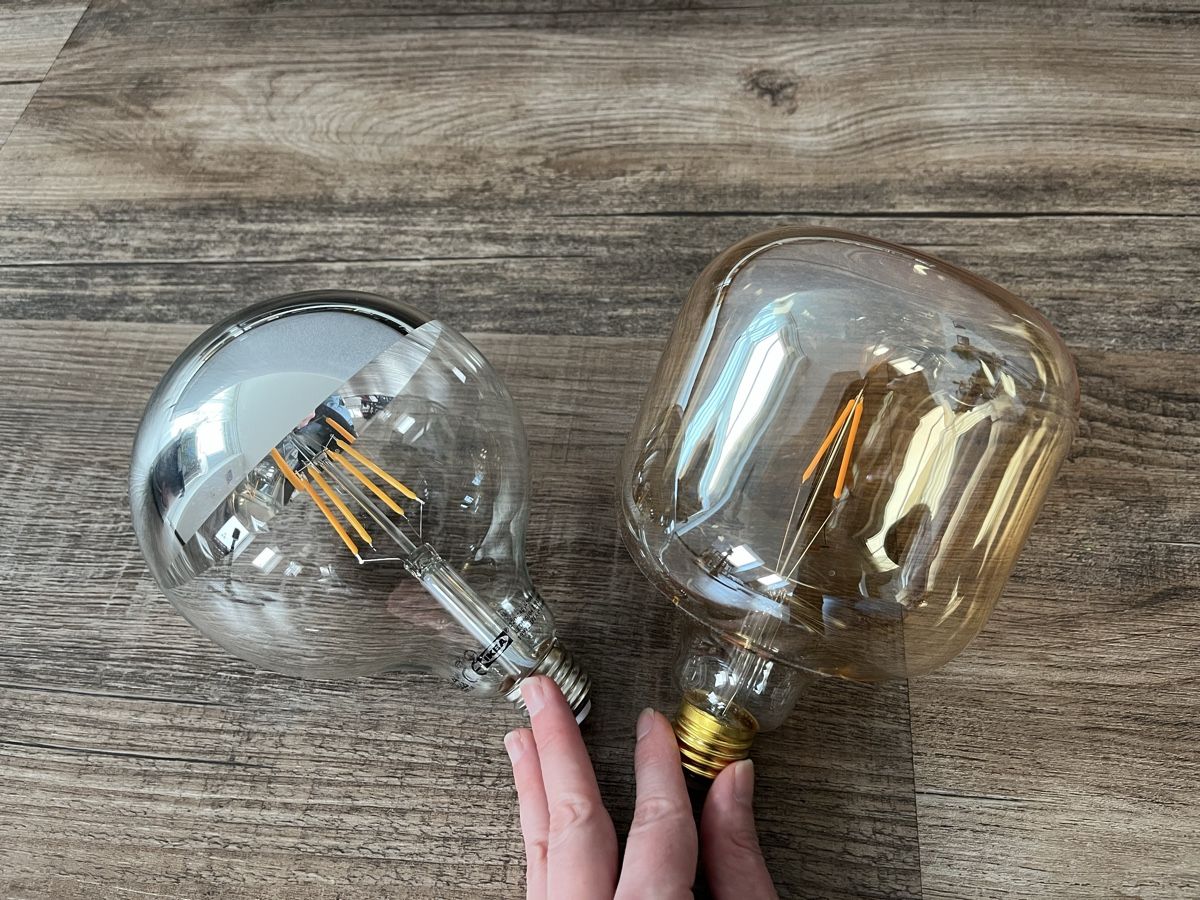 Ikea Lampade: Lampe von Ikea mit 2 Glühbirnen – Usato da Siebnen venduto da jes_6qyf 1
