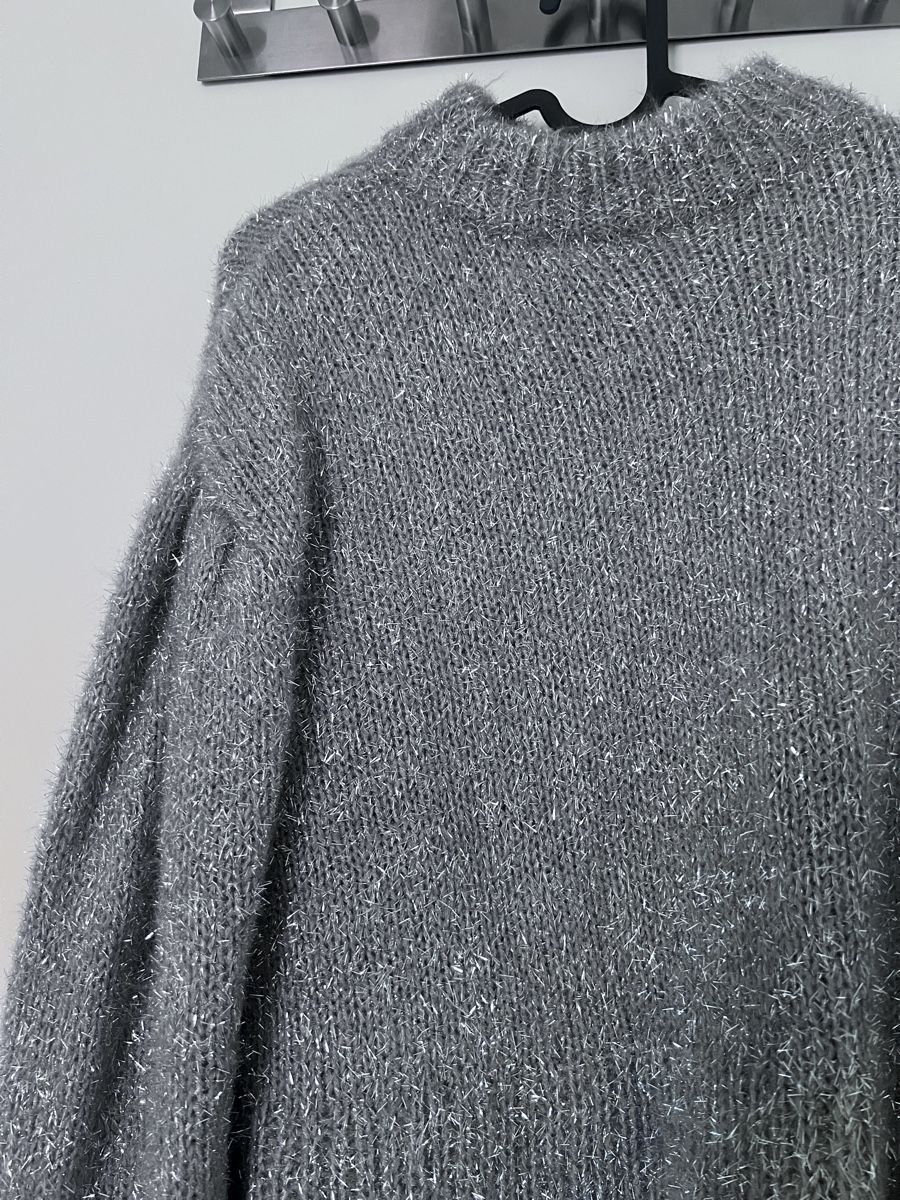 H&M Pulls & Sweat-shirts: Silberner Glitzerpullover, Gr. S – D'occasion à Neuenhof par UrbanBags 1