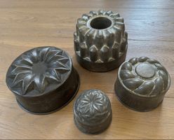 4 antike Backformen Eisen / Metall