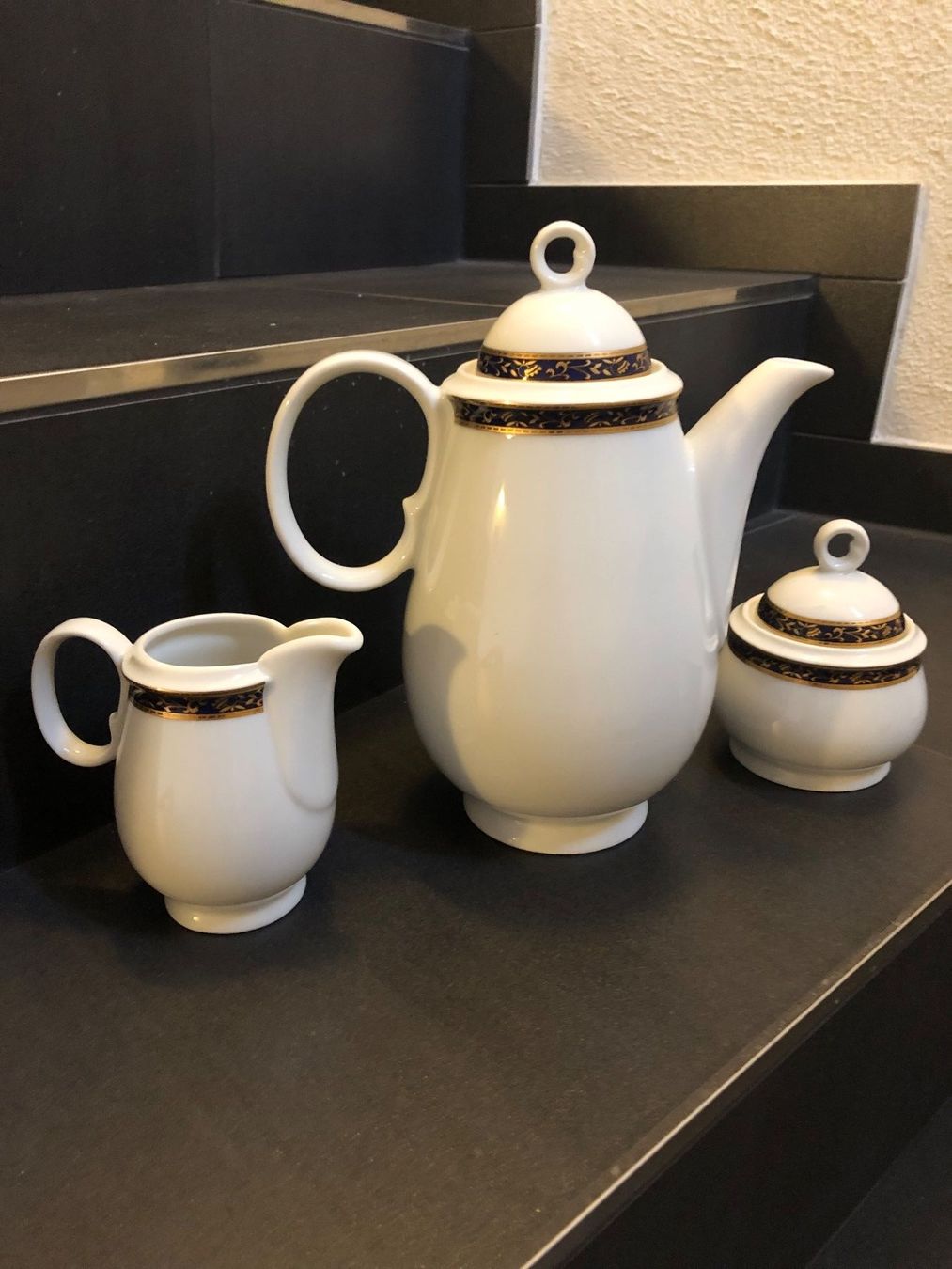Set di piatti: Kaffeekanne ,Milchkännchen, und Zuckerdose – Usato da Ebikon venduto da Radeon0 1