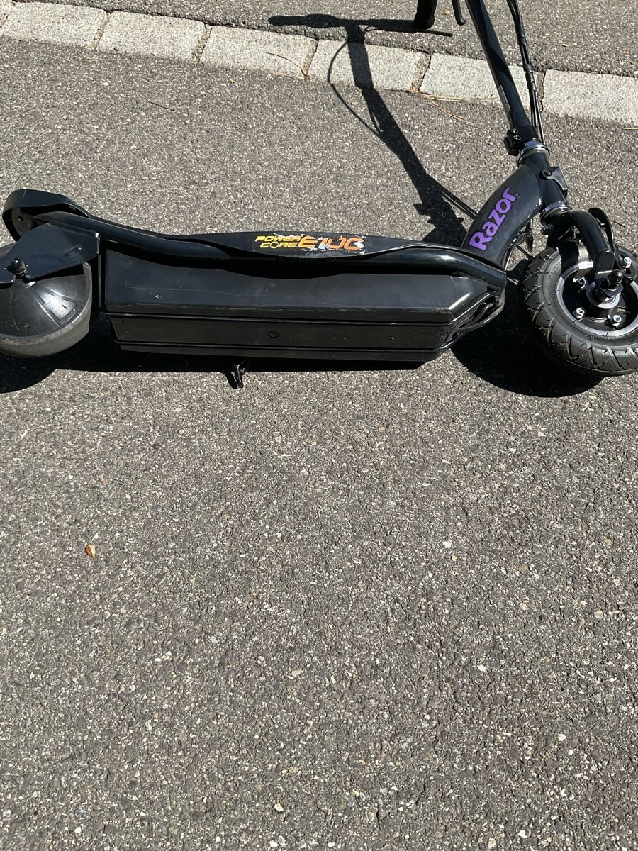 Scooter: Razor E - Scooter | Power Core e100 – Usato da Mettmenstetten venduto da lar_8ysy 5