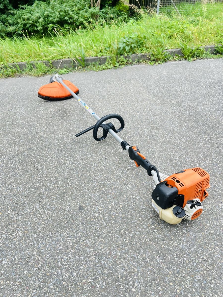 Stihl Tutti gli attrezzi: Rasentrimmer Stihl KM 100 R – Usato da Urdorf venduto da Faz_19 1