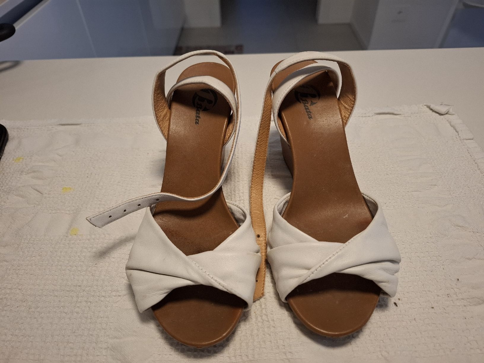 Damenschuhe: Sandali bianchi, con zeppa, n.35 – Gebraucht aus Camorino von ros_cj5f