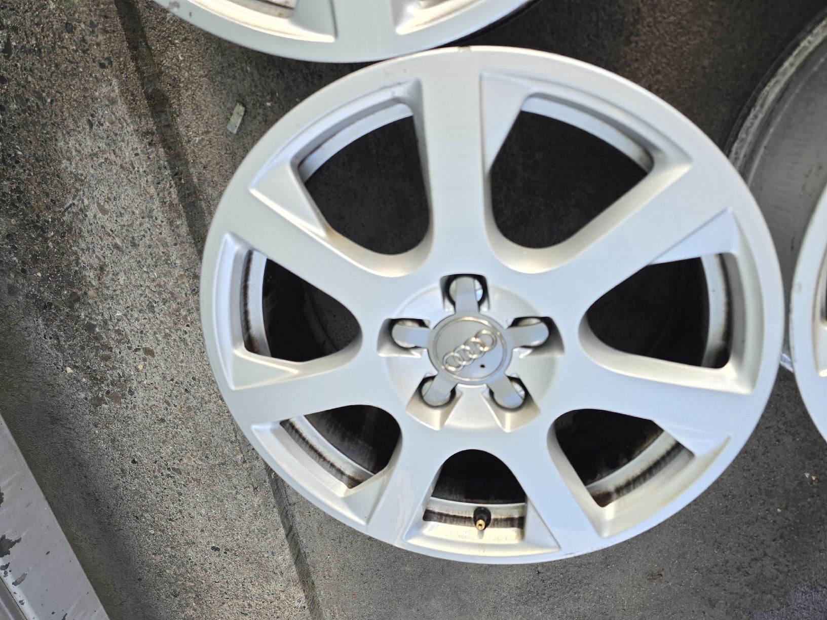 Audi Pneumatici & Ruote complete: Felgen audi 17 zoll 5x112 – Usato da Buchs AG venduto da adz_wf9f 3