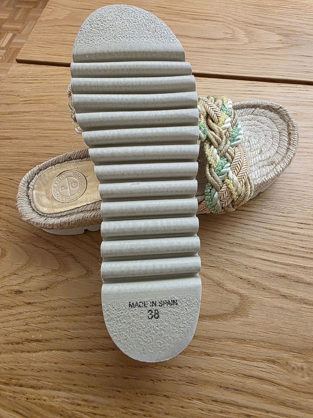 Scarpe da donna: Spanische Damensandalen (38) – Nuovo (secondo la descrizione) da St. Gallen venduto da eny_6vhv 2