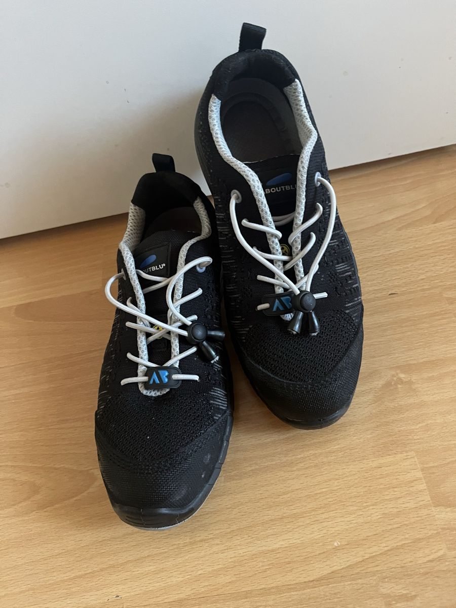 Chaussures femmes: Chaussures de sécurité – Neuf (Voir description) à Chézard-St-Martin par iva_xw8z