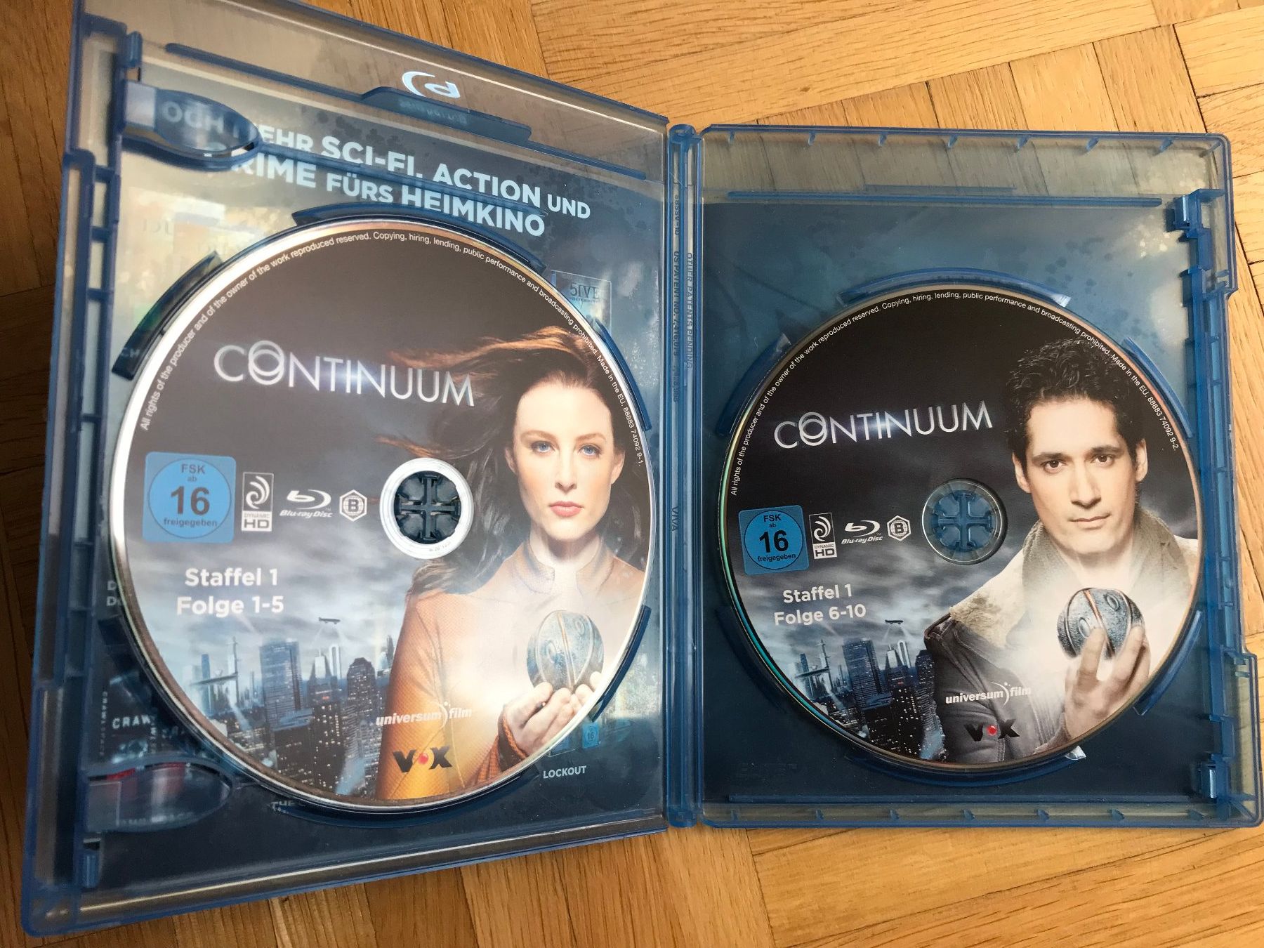 Tutti i DVDs: Continuum - Staffel 1 - Blu-ray – Nuovo (secondo la descrizione) da Zürich venduto da Malcom 1