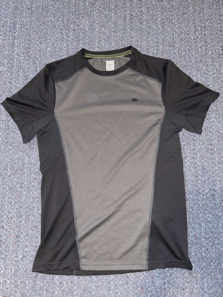 Camicie, T-shirt & Polo: Sportshirt – Nuovo (secondo la descrizione) da Oberwil (Dägerlen) venduto da Pascal17
