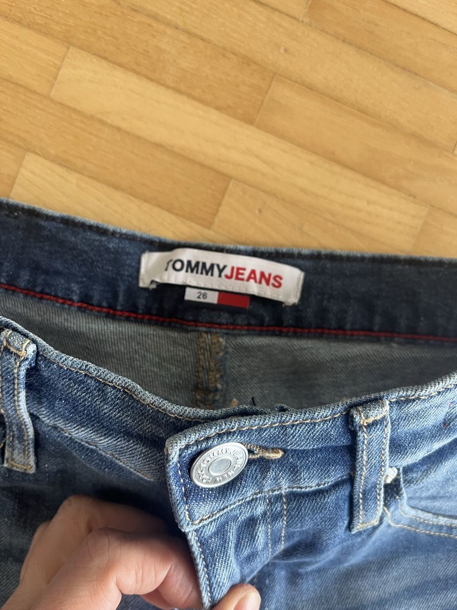 Tommy Hilfiger Jeans: Jeans Shorts neu – Nuovo (secondo la descrizione) da St. Gallen venduto da elli18 1