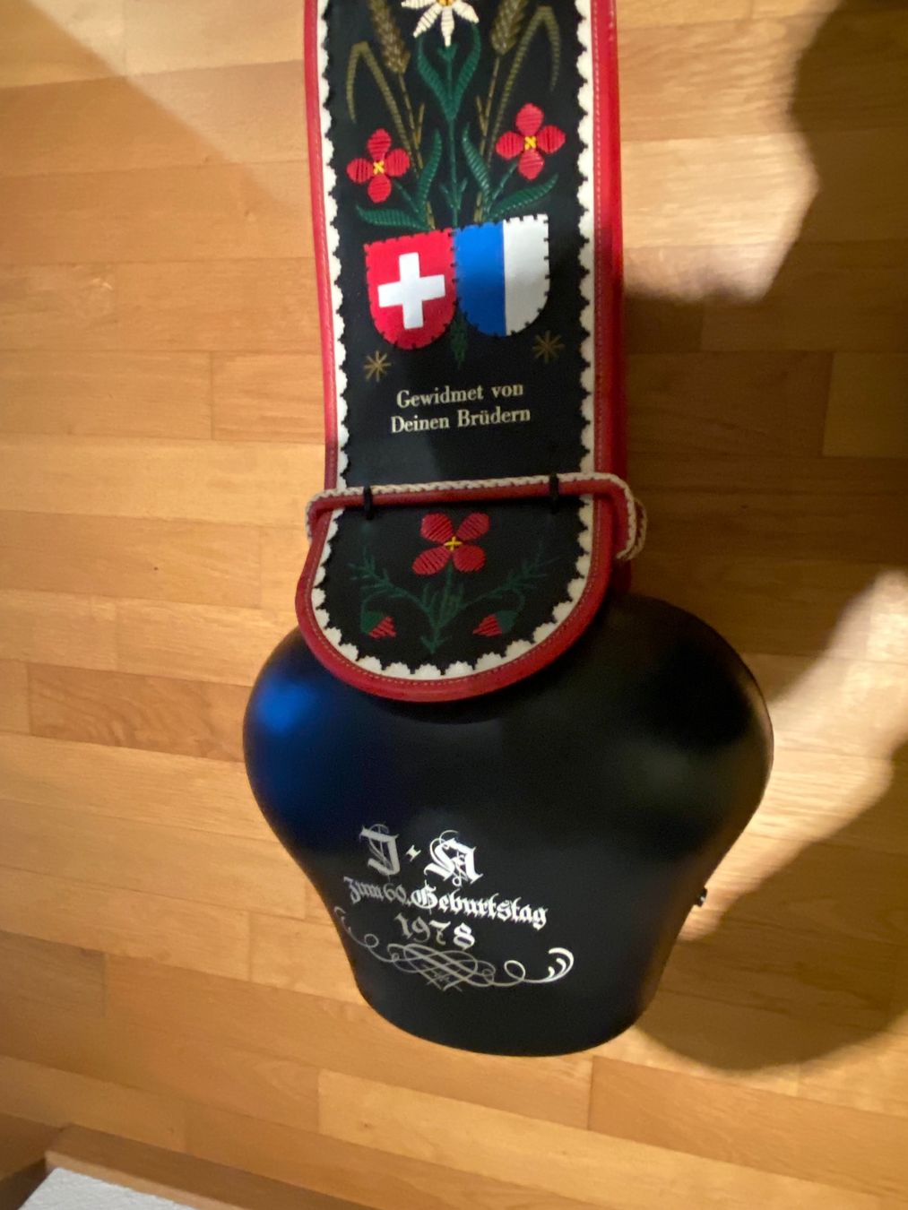 Campanacci mucche: Treichel mit besticktem Ledergurt, W. Eggimann, Weier i.E. – Usato da Eschenbach LU venduto da patrik27 2