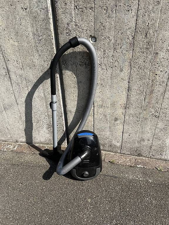 Aspirateurs & Accessoires: Vacuum cleaner – D'occasion à Zürich par cas_c29y