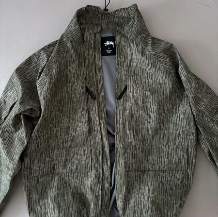 Stussy Regenjacke(wie Gortex im Miliär)Grösse L n