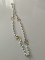 Modeschmuck Halskette mit Perlen und Metall Blumen in gold