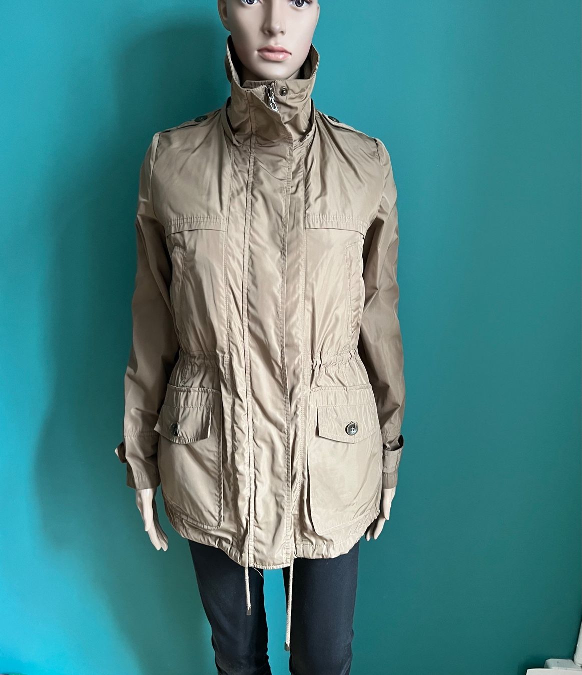 Mango Giacche: MANGO Jacke mit abtrennbarem Innenfutter – Usato da Zürich venduto da ClosetQueen