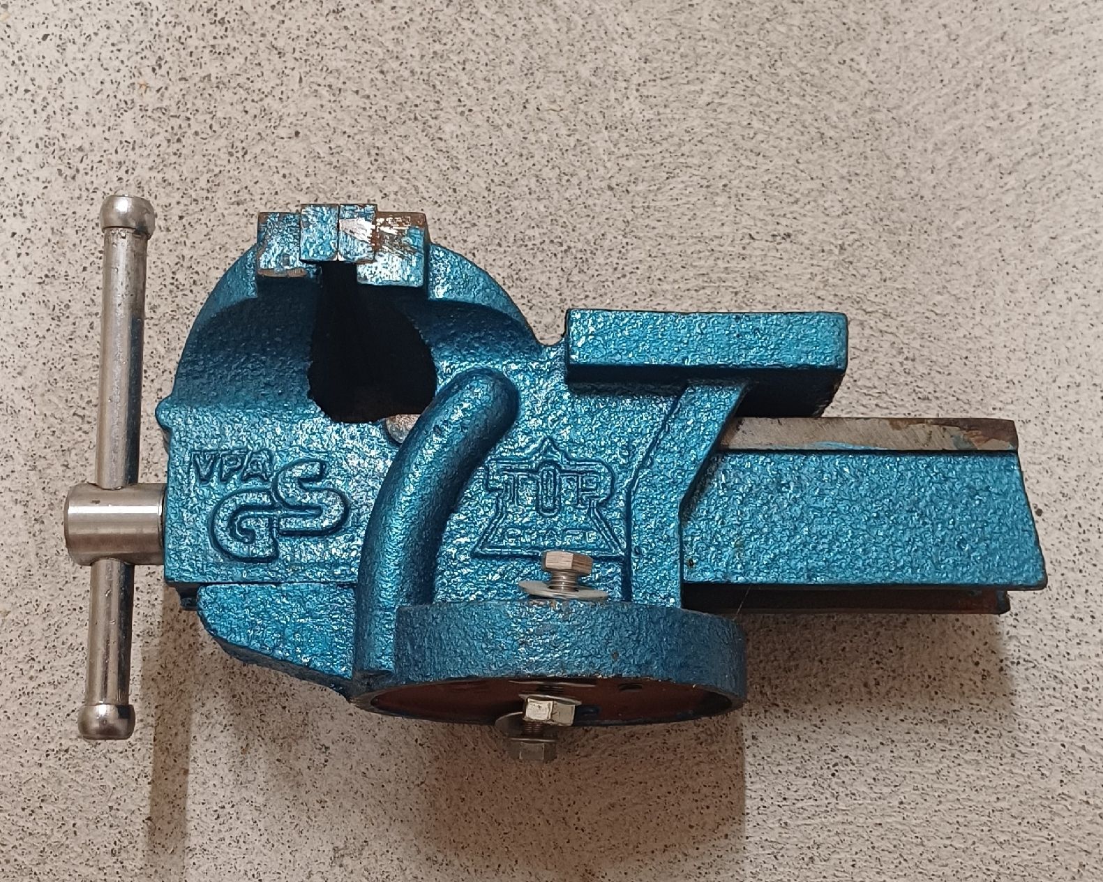 Tous les outils: Kleiner Schraubstock 100mm – D'occasion à Pfeffikon LU par SY-YoLo 1