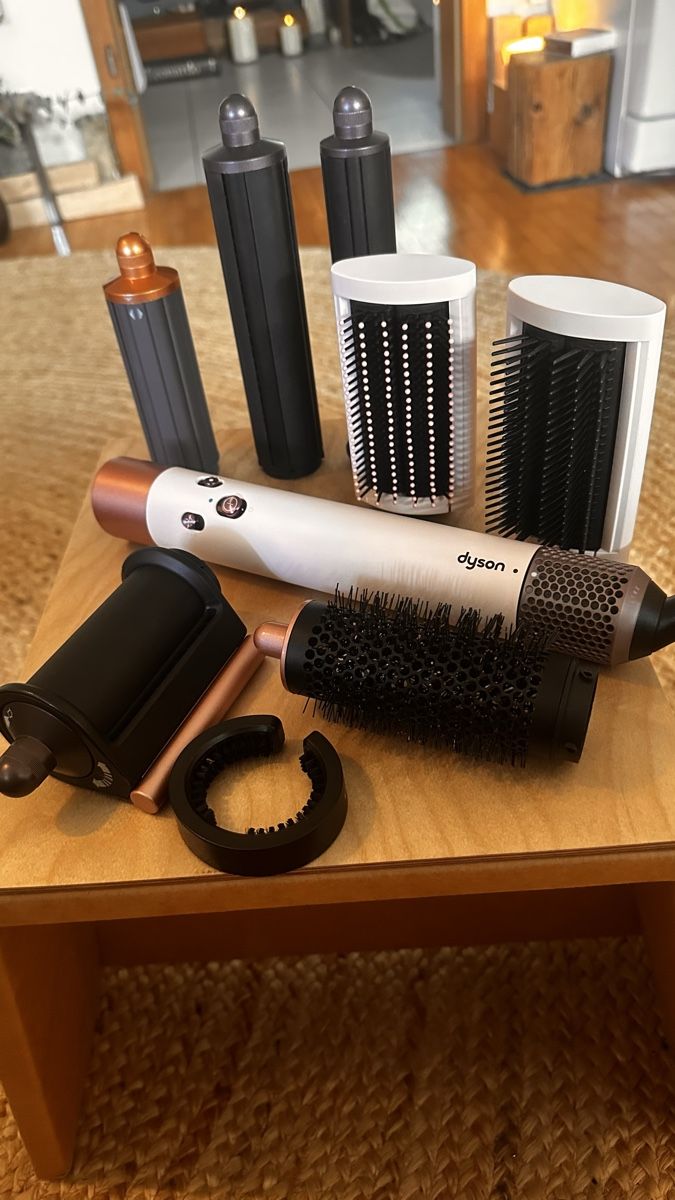 Dyson Piastre & Arricciacapelli: Dyson Airwrap Multi-Haarstyler Complete long HS-05 – Usato da Matzingen venduto da Steffiiiiiiiiii