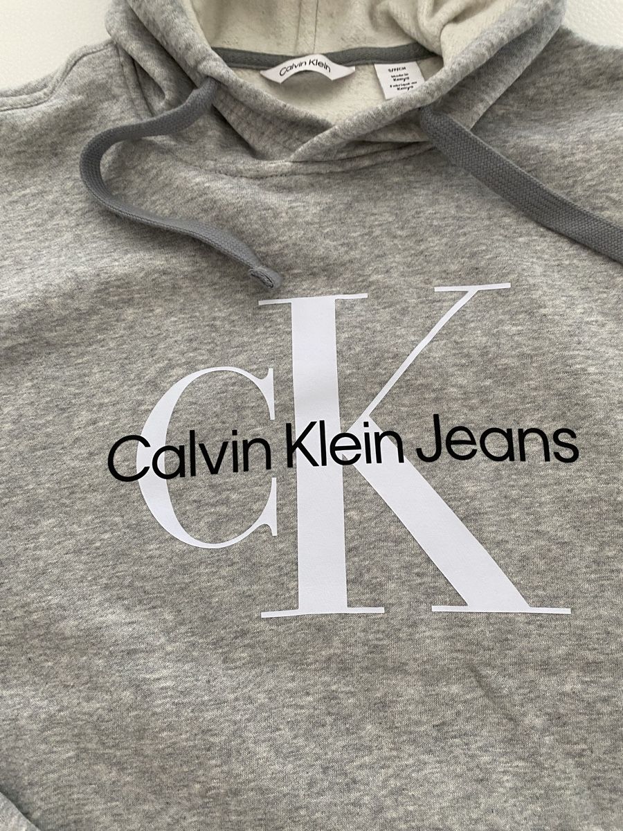 Calvin Klein Pullover & Sweatshirts: Calvin Klein Kaputzen Pullover – Gebraucht aus Opfikon von Luis144 1