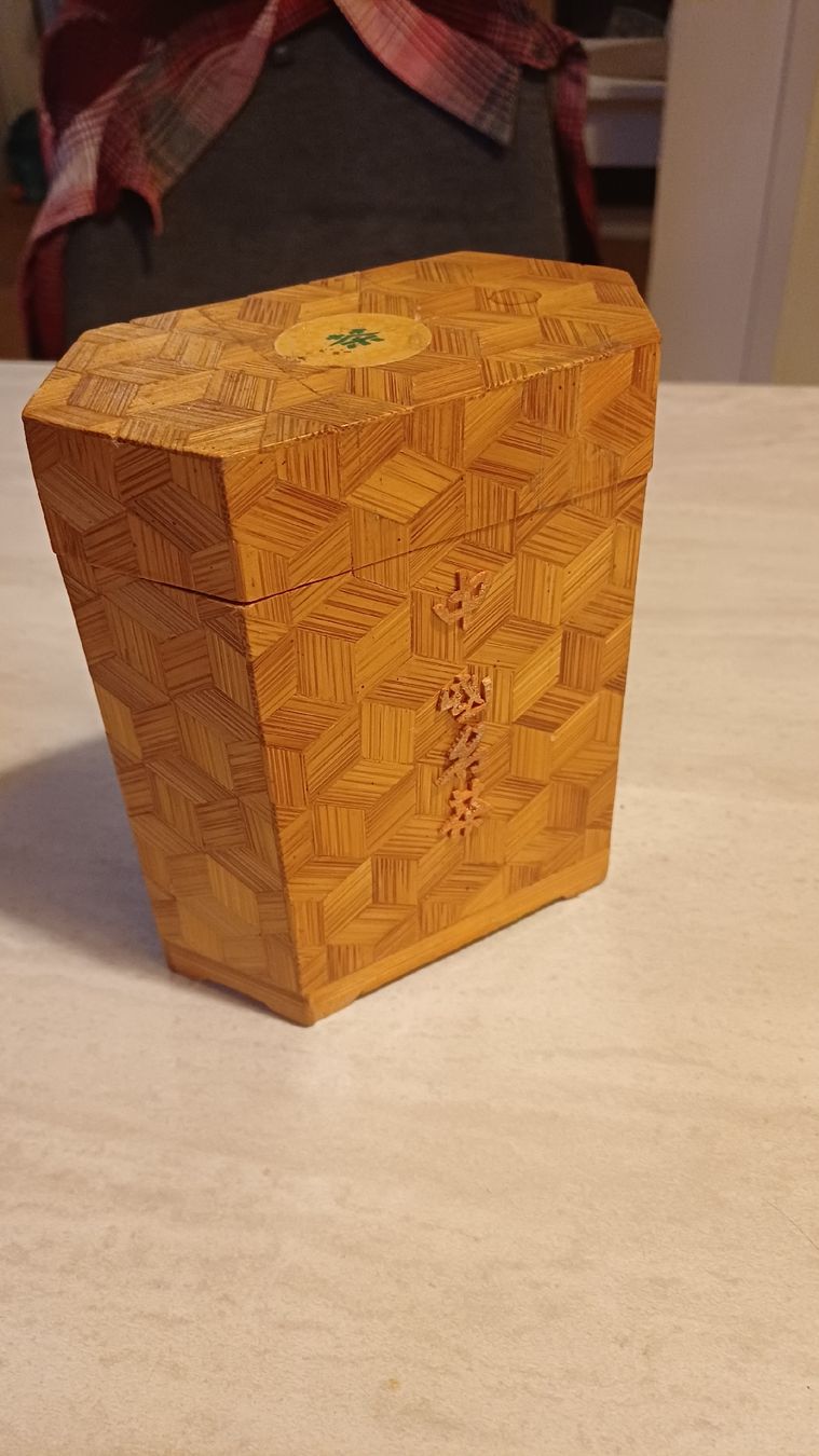 Holzartikel: Schöne Schatulle  – Gebraucht aus Flawil von Naphtali 1