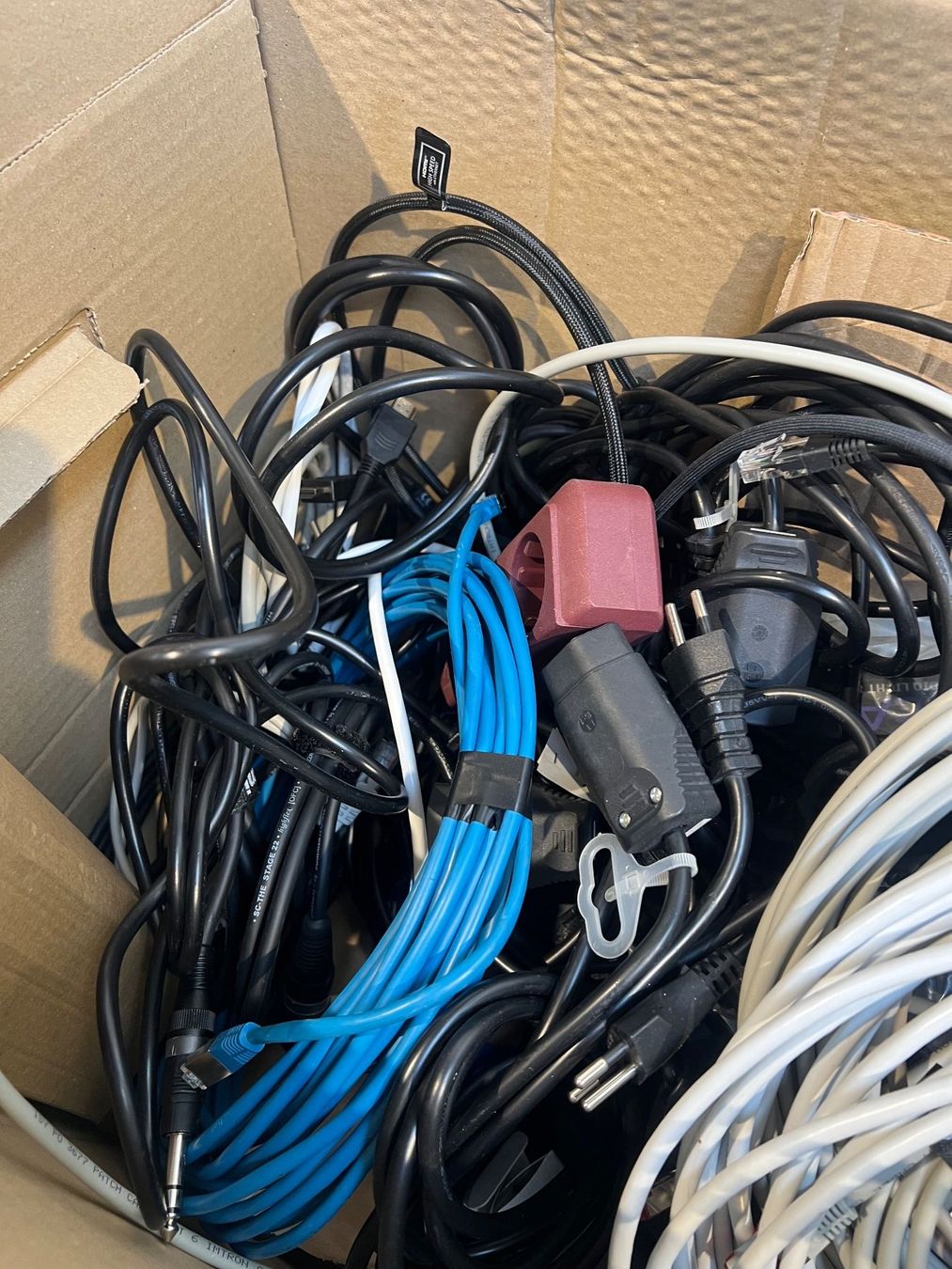 Cavi: 016 Posten diverse Kabel – Usato da Wangen an der Aare venduto da TBYN 1