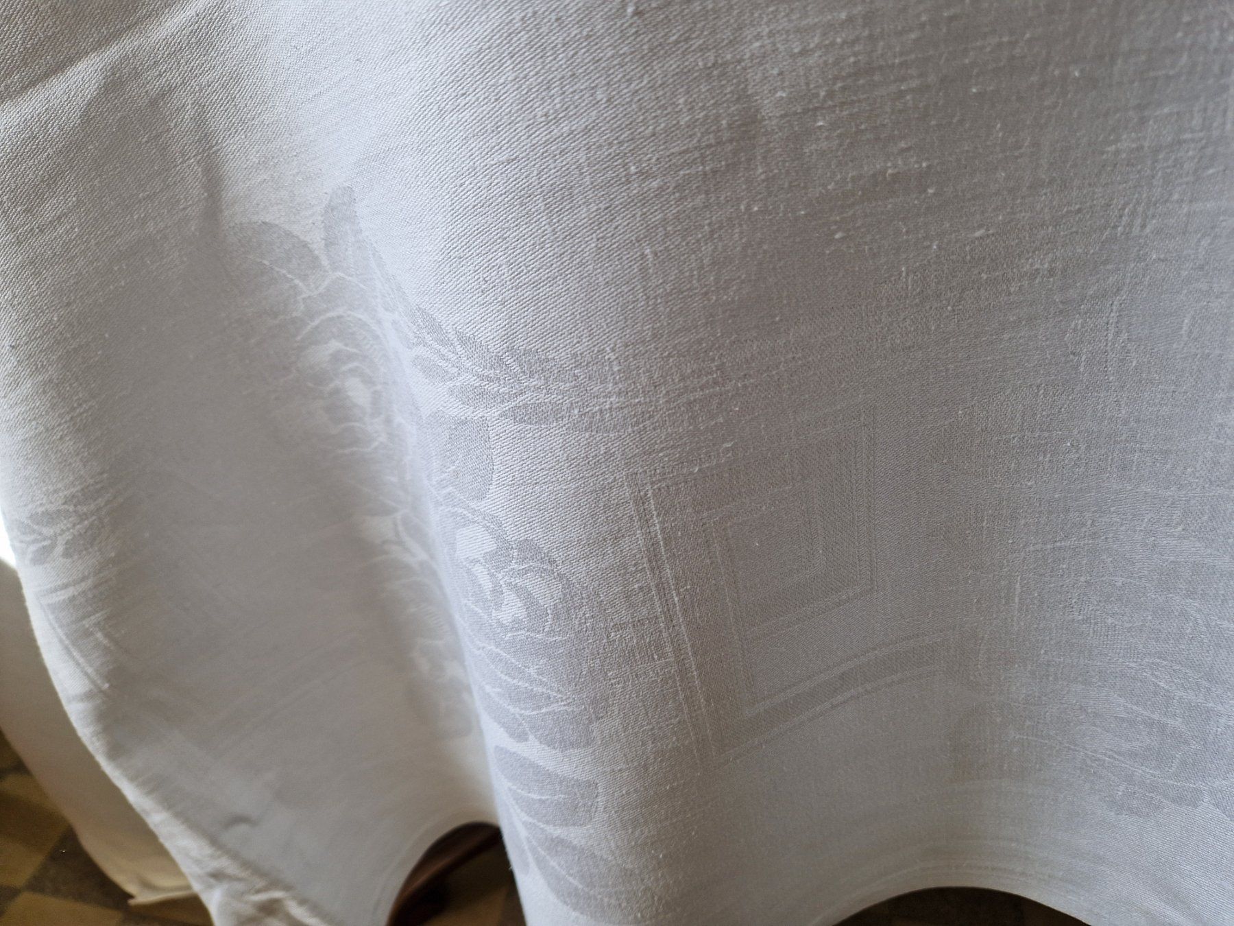 Altra biancheria da tavola: Tischdecke mit Blumenmuster und Monogramm HC – Usato da Bern venduto da Antikbatik 6