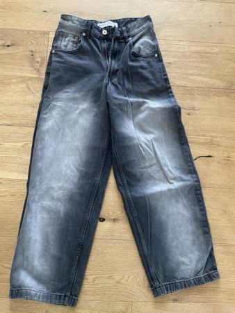 Jeans Bershka weit geschnitten grau Grösse 34 neuwertig