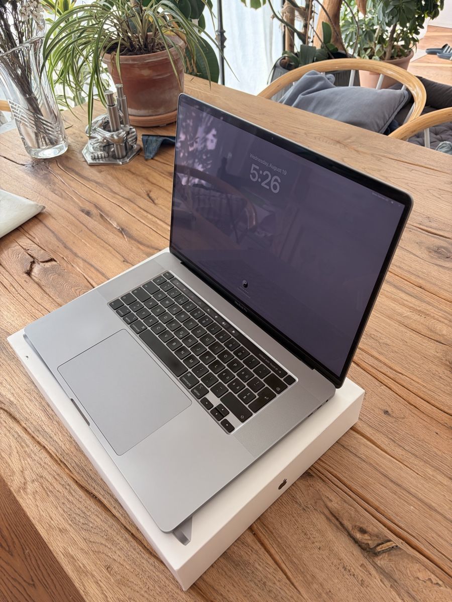Apple Notebooks: MacBook Pro 16“, Space Gray, 16 GB RAM – Gebraucht aus Vogelsang AG von hannahlea 3
