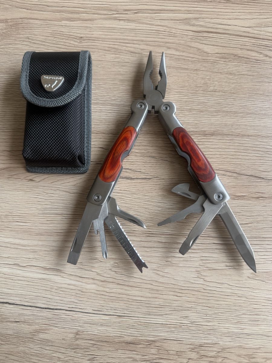 Tutti gli attrezzi: Schwarzwolf Multitool mit Etui – Zange, Messer, Säge  – Usato da Wettingen venduto da Ni_la_lo