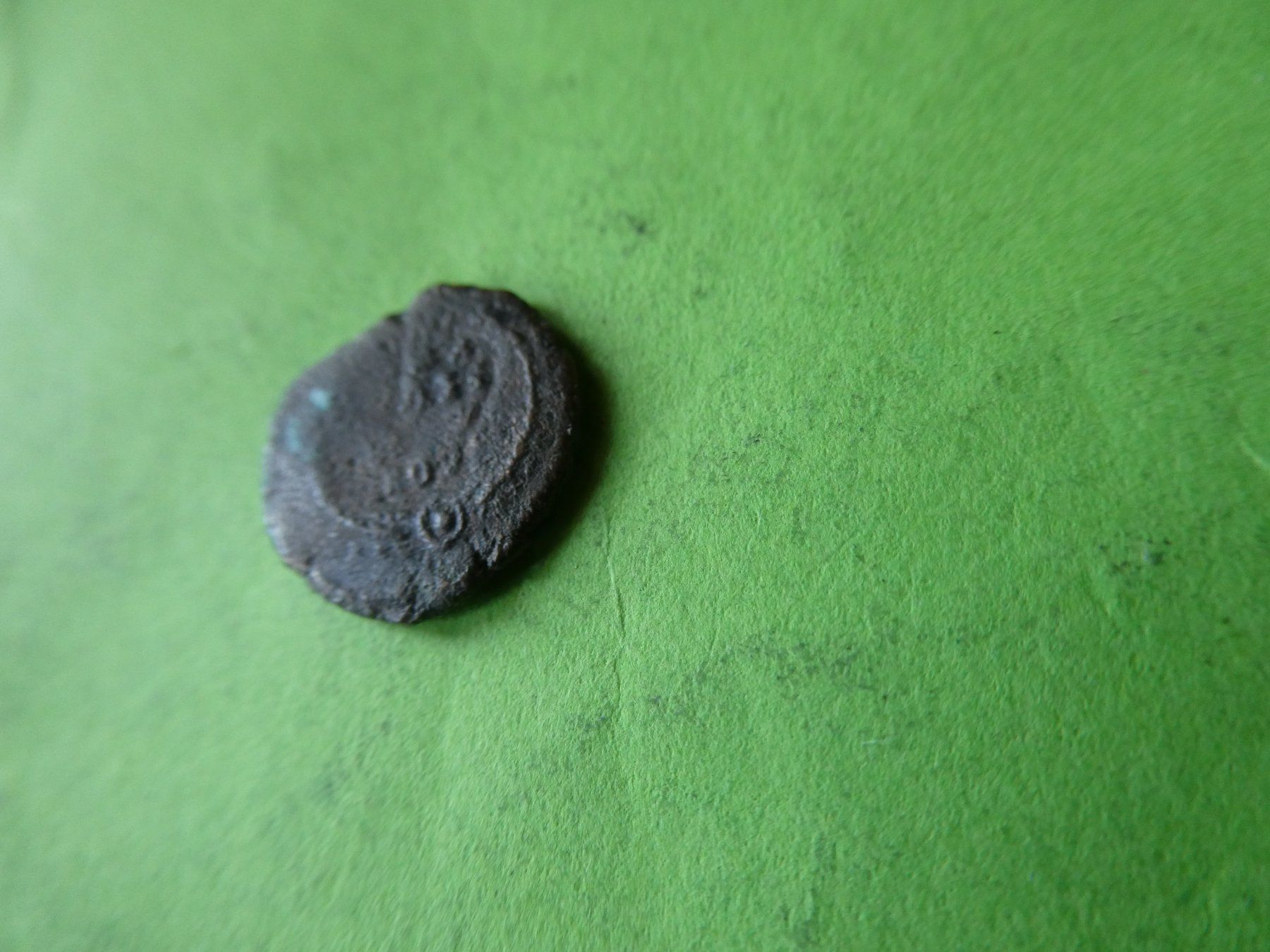 Alle Münzen: uralte Bronzemünze  13 mm     1.35  g – Gebraucht aus Hinterforst von Rohusri 3