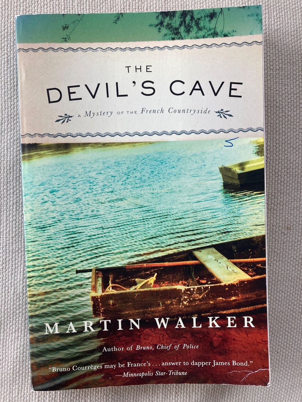 Libri: Martin Walker, The Devil's Cave,  Englisch – Usato da Baden venduto da Yoyo1