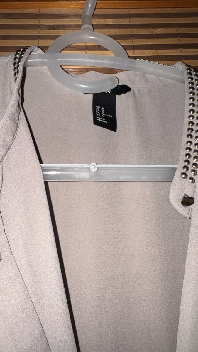 H&M Blusen: Bluse H& M, 44 – Gebraucht aus Gümligen von morticiaaddams 2