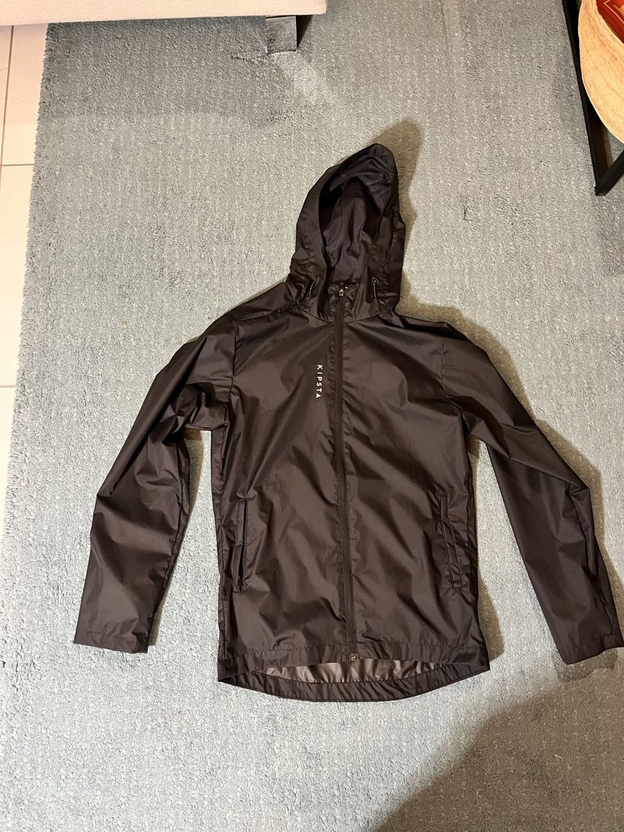Decathlon Giacche: Schwarze Kipsta wasserdichte Regenjacke – Nuovo (secondo la descrizione) da Sachseln venduto da suruam01