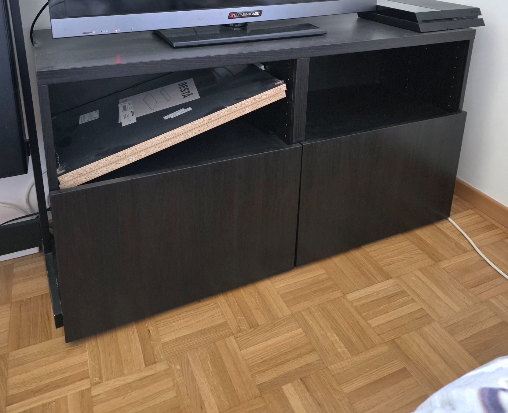 Ikea Mobili TV: Besta Ikea TV Bank + 2 Tablare – Usato da Dietwil venduto da bianca94
