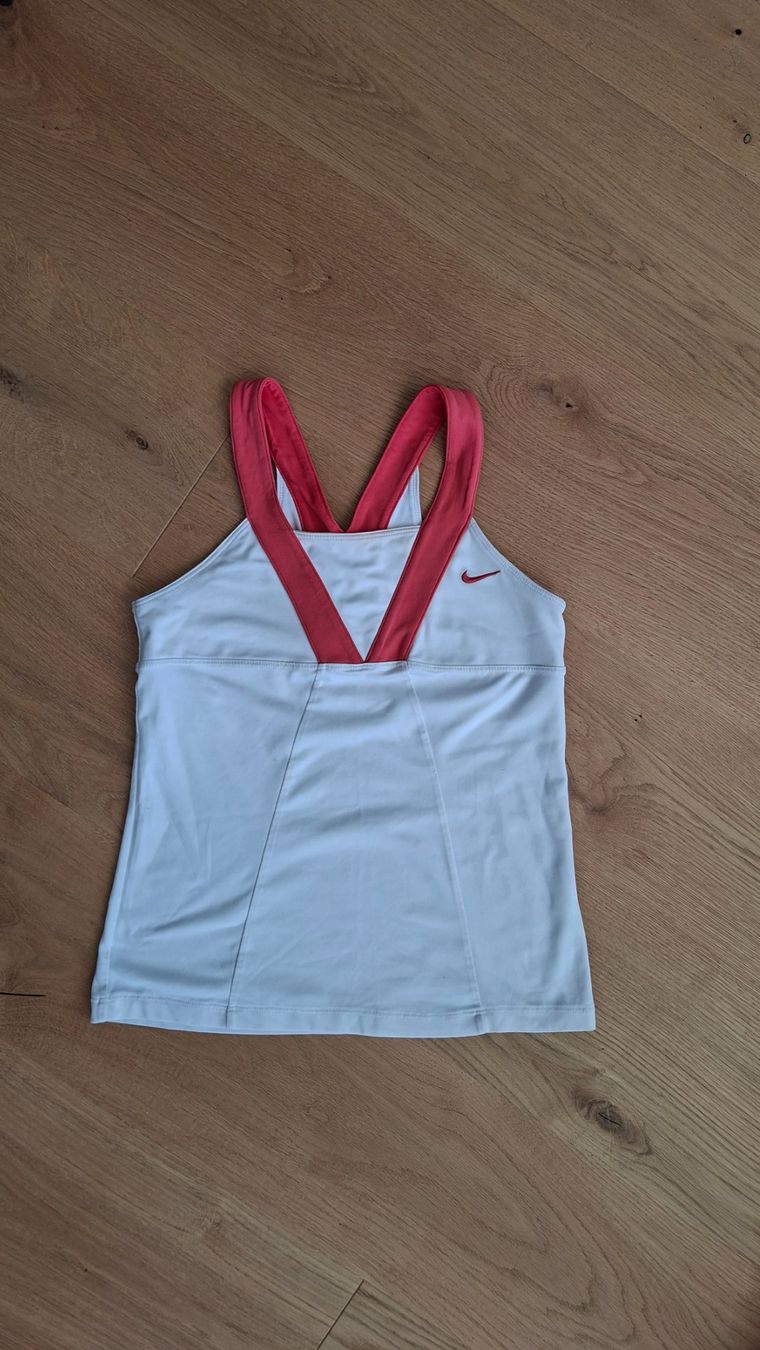 Nike Tops: Sporttop Nike – Gebraucht aus Ruswil von wil_2jkd