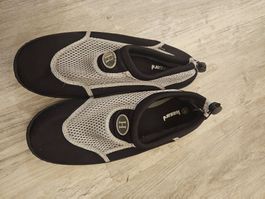 Badeschuhe Grösse 39 schwarz neuwertig